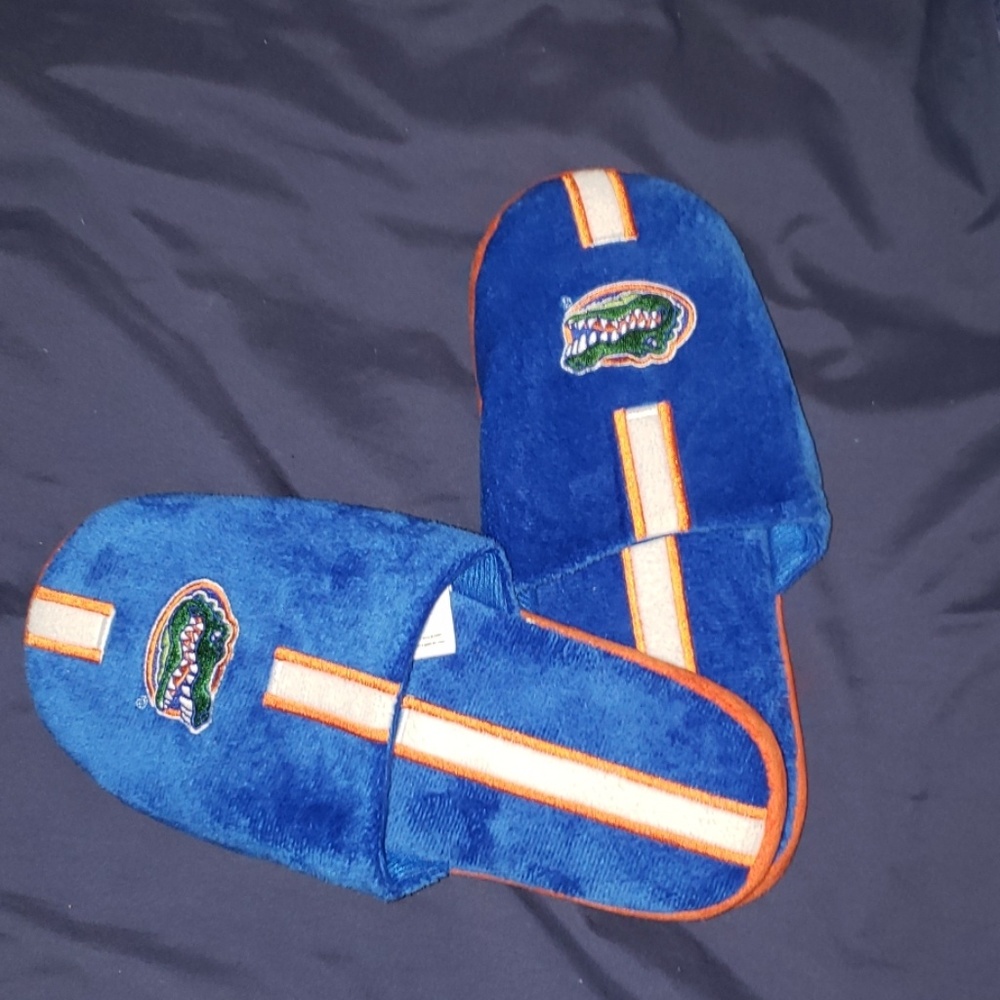NWOT...Men's Florida gator slippers